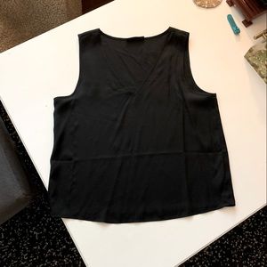 NWOT Quince washable stretch silk V-neck tank, black